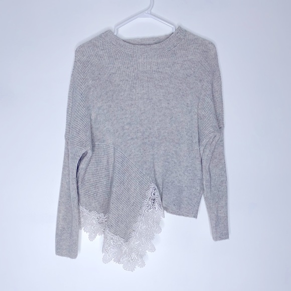 Amarillys grey and white lace sweater. - Picture 6 of 6
